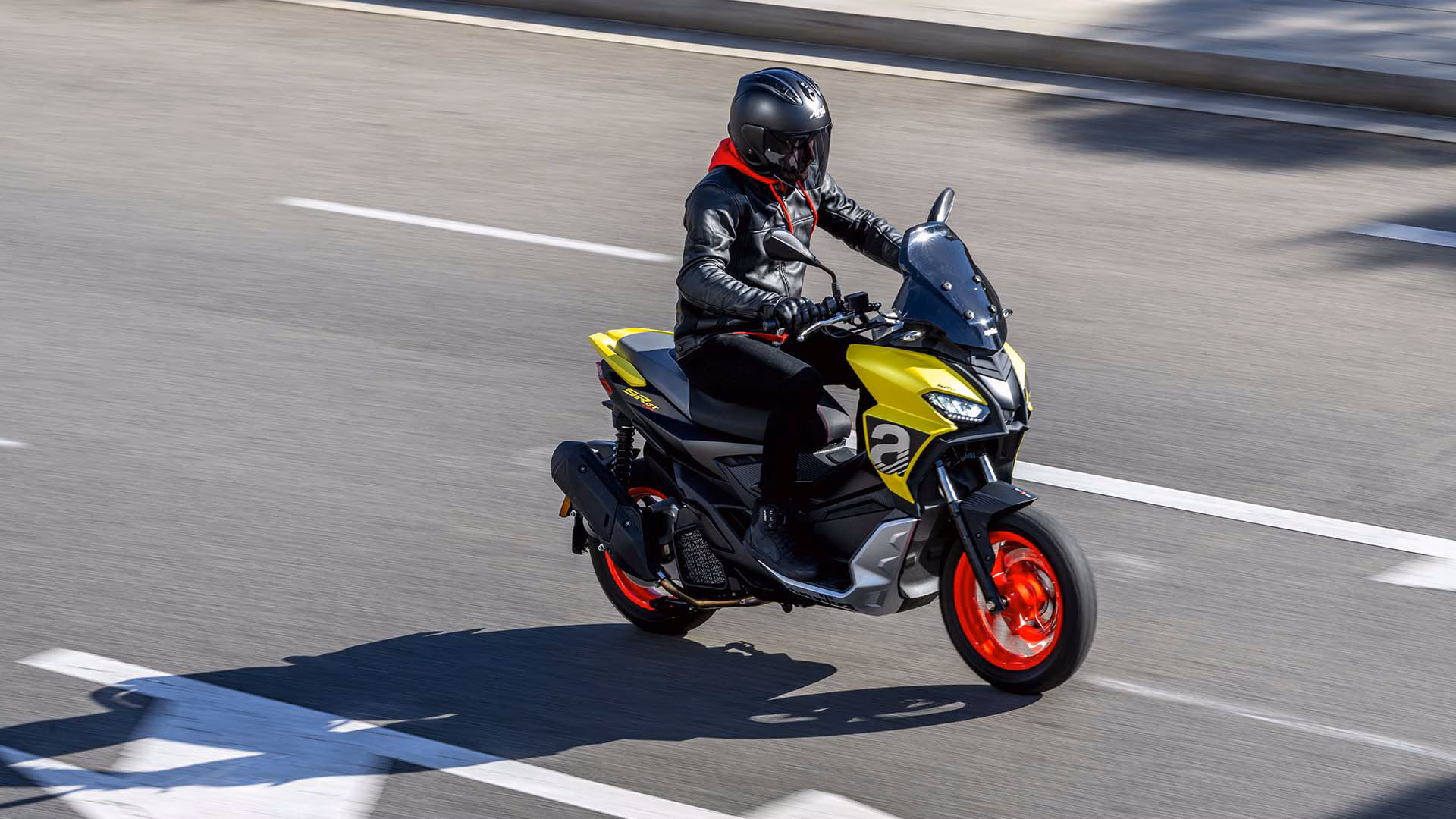 Aprilia_SR-GT_Gallery-125-Sport_1920x1080_3