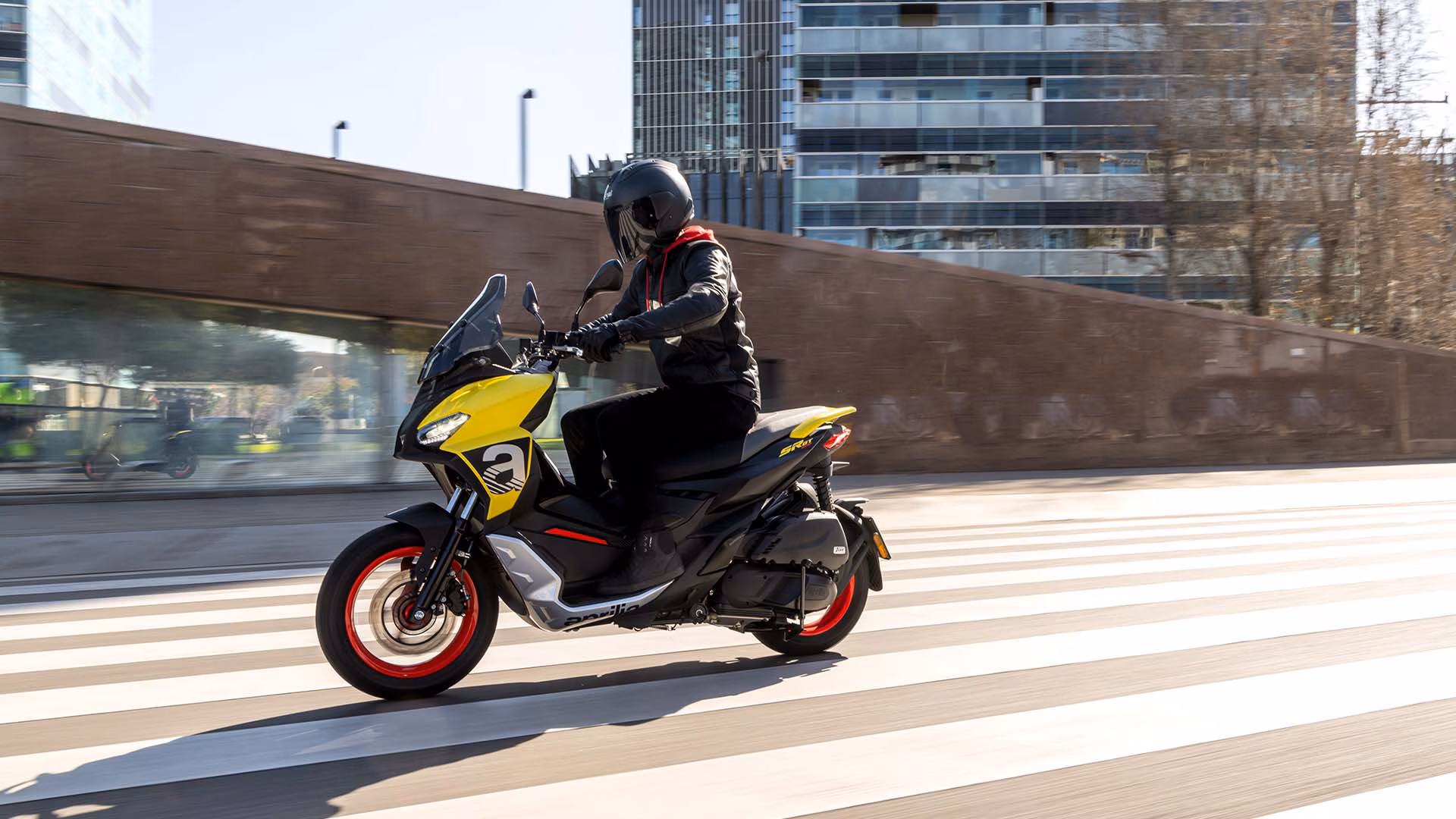 Aprilia_SR-GT_Gallery-125-Sport_1920x1080_4